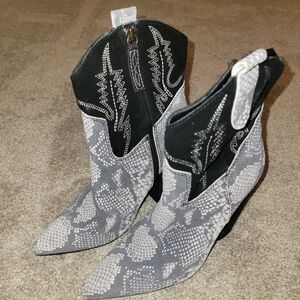 Dingo Booties